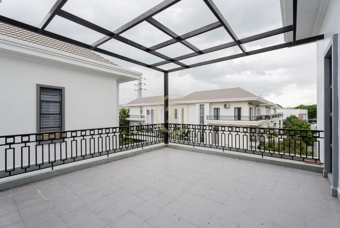 Luxury Single Villa 6 Bedroom For Rent at Chak Angrae Leu
