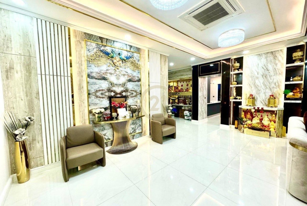 VILLA QUEEN FOR RENT AT CHIP MONG 60M