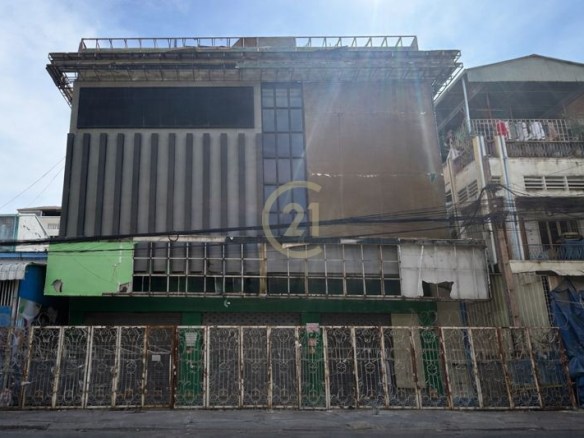 Large Shophouse for Rent in BKK3 – Business Area