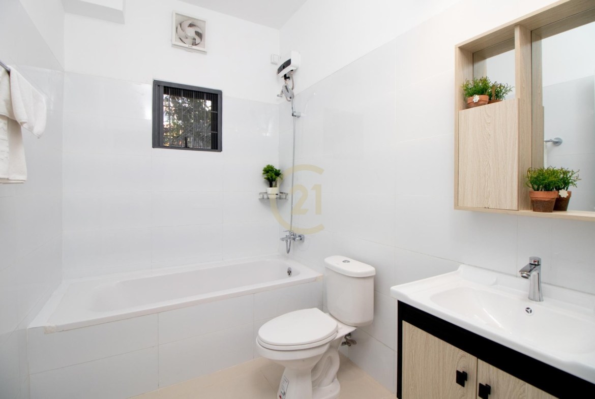 ADORABLE THREE BEDROOM FOR RENT-BKK1