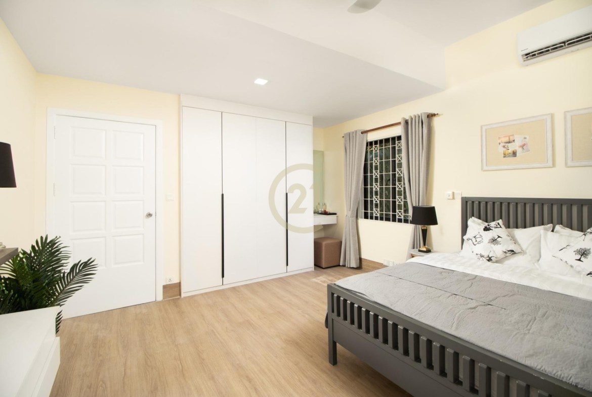 ADORABLE THREE BEDROOM FOR RENT-BKK1