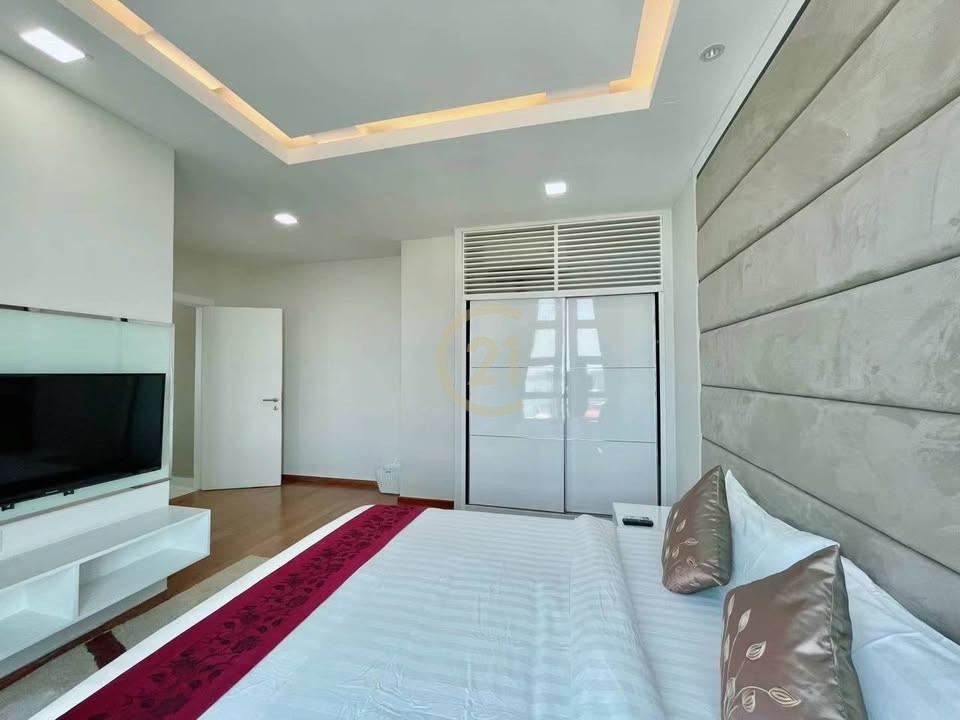LUXURIOUS ONE BEDROOM FOR RENT-RIVER VIEW