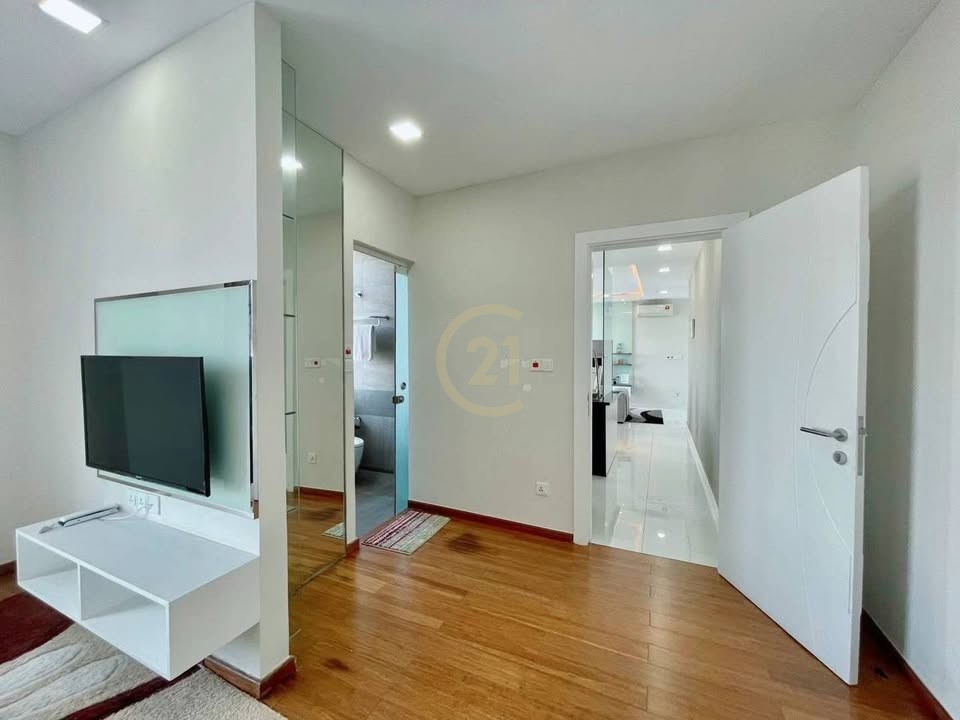 LUXURIOUS ONE BEDROOM FOR RENT-RIVER VIEW