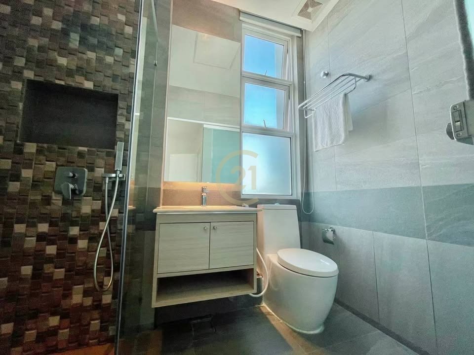LUXURIOUS ONE BEDROOM FOR RENT-RIVER VIEW