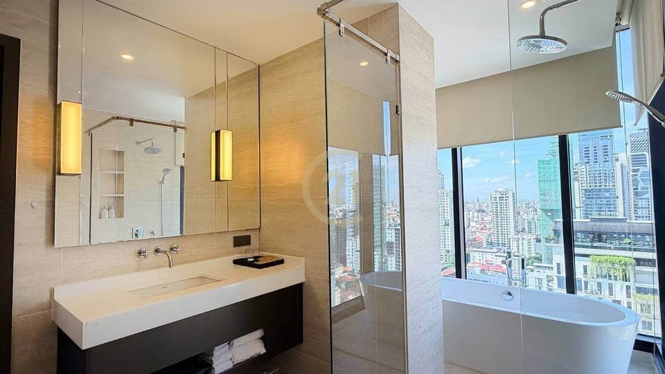 Luxurious 3-Bedroom Apartment for Rent in BKK1 – High Floor