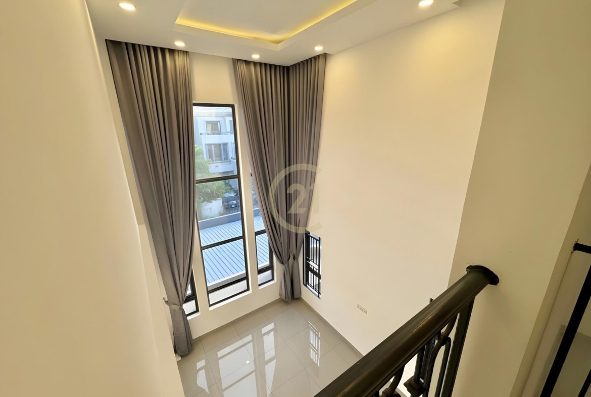 QUEEN VILLA FOR RENT-CHIP MONG LAND