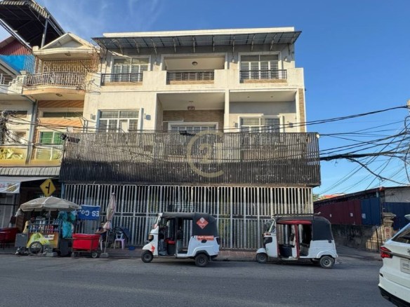 Shophouse for Rent in Psar Derm Kor – Business Area