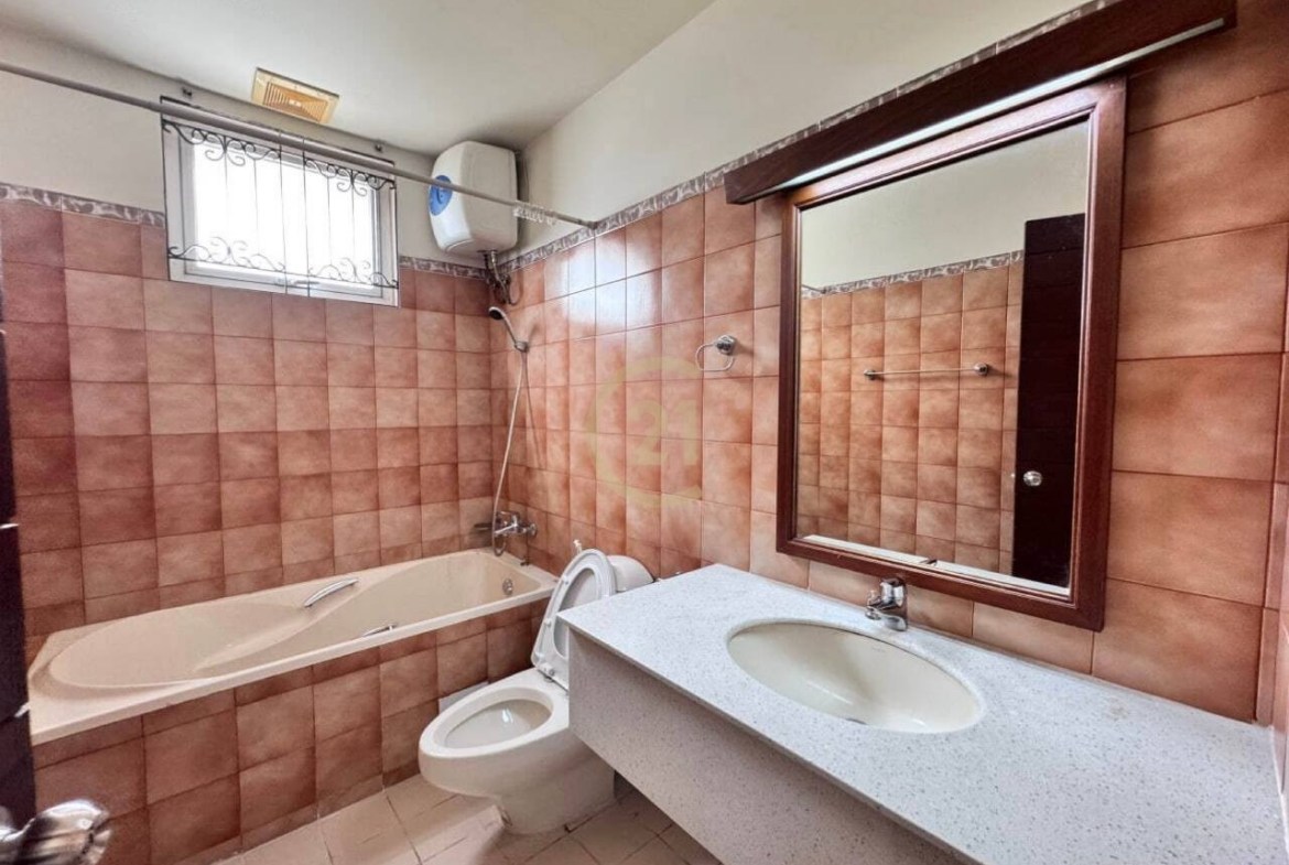 WESTERN TWO BEDROOM FOR RENT-BKK1