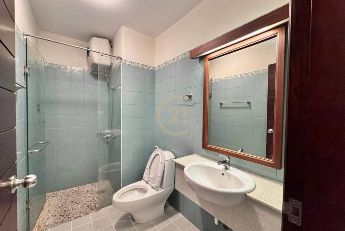 WESTERN TWO BEDROOM FOR RENT-BKK1