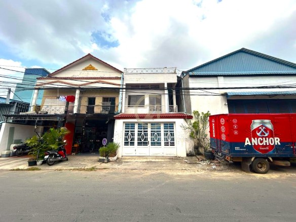 Shophouse for Rent in Tumnob Tuek – Near Toul Tompung Area