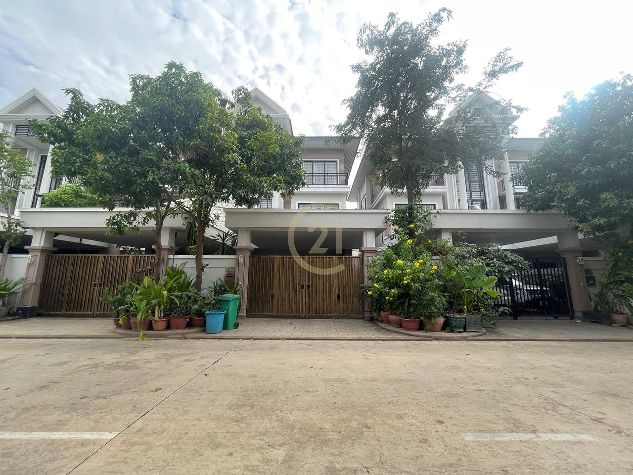Twin Villa A for Rent on PH 60m Road