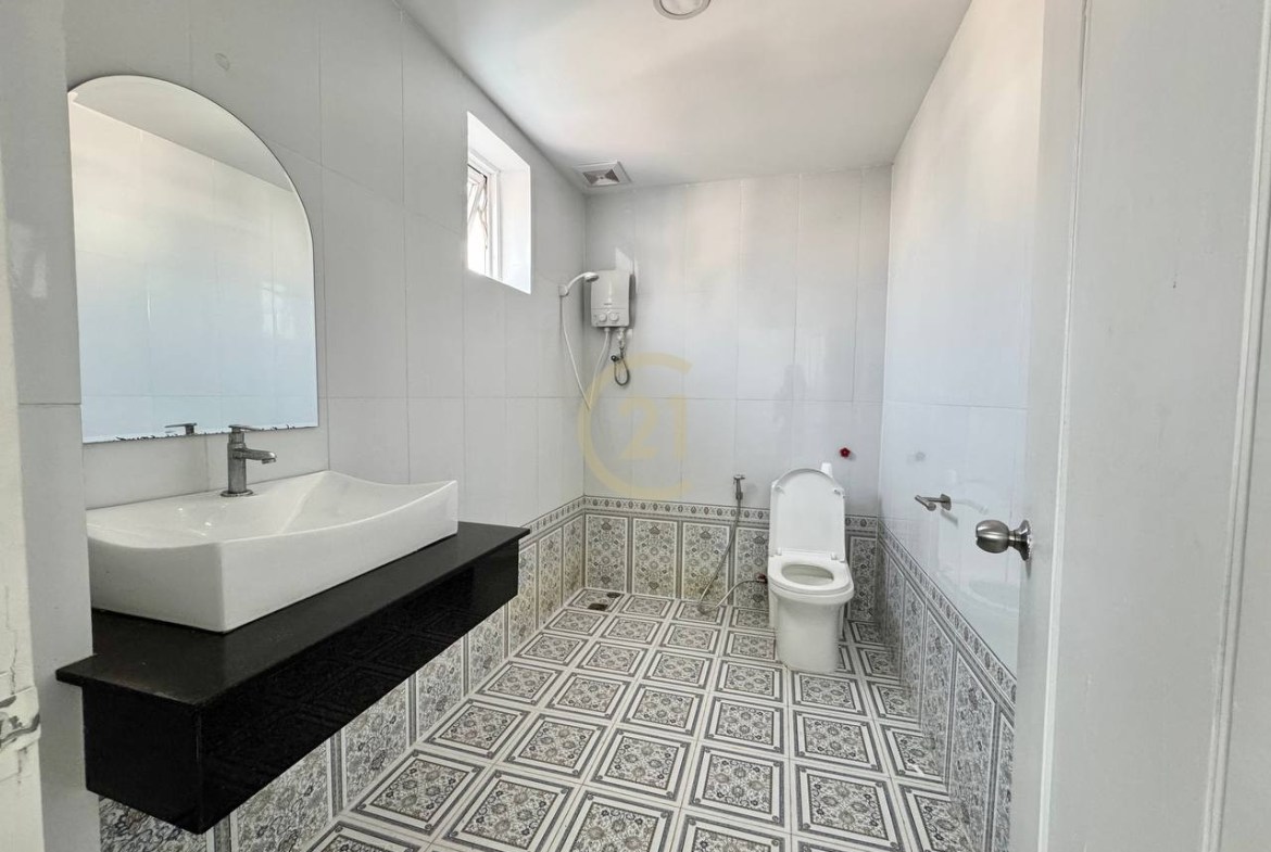 Cozy 1-Bedroom Apartment for Rent near Russian Market