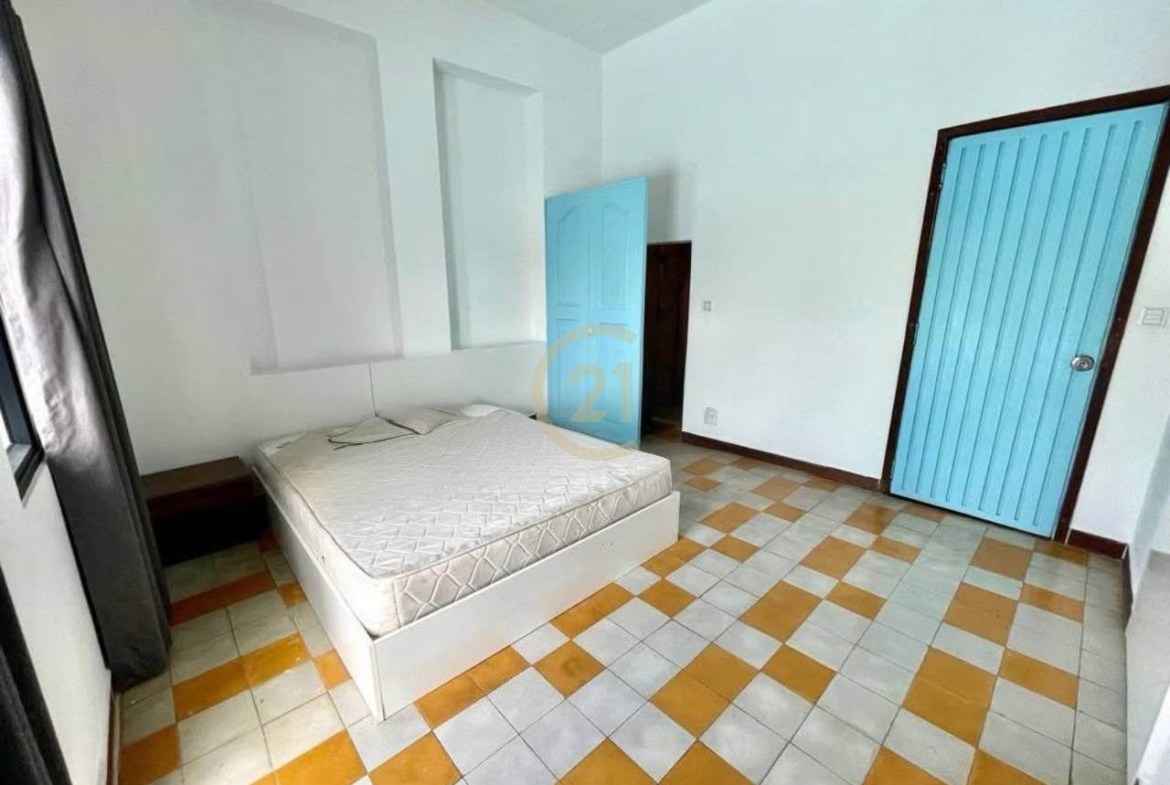 RENOVATED THREE BEDROOM FOR RENT-DAUN PENH