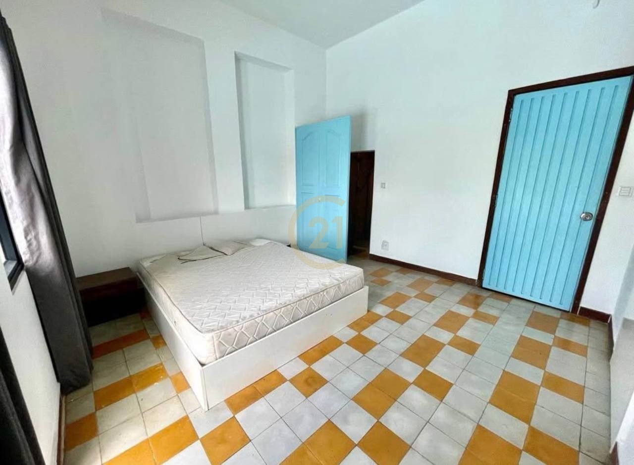 RENOVATED THREE BEDROOM FOR RENT-DAUN PENH