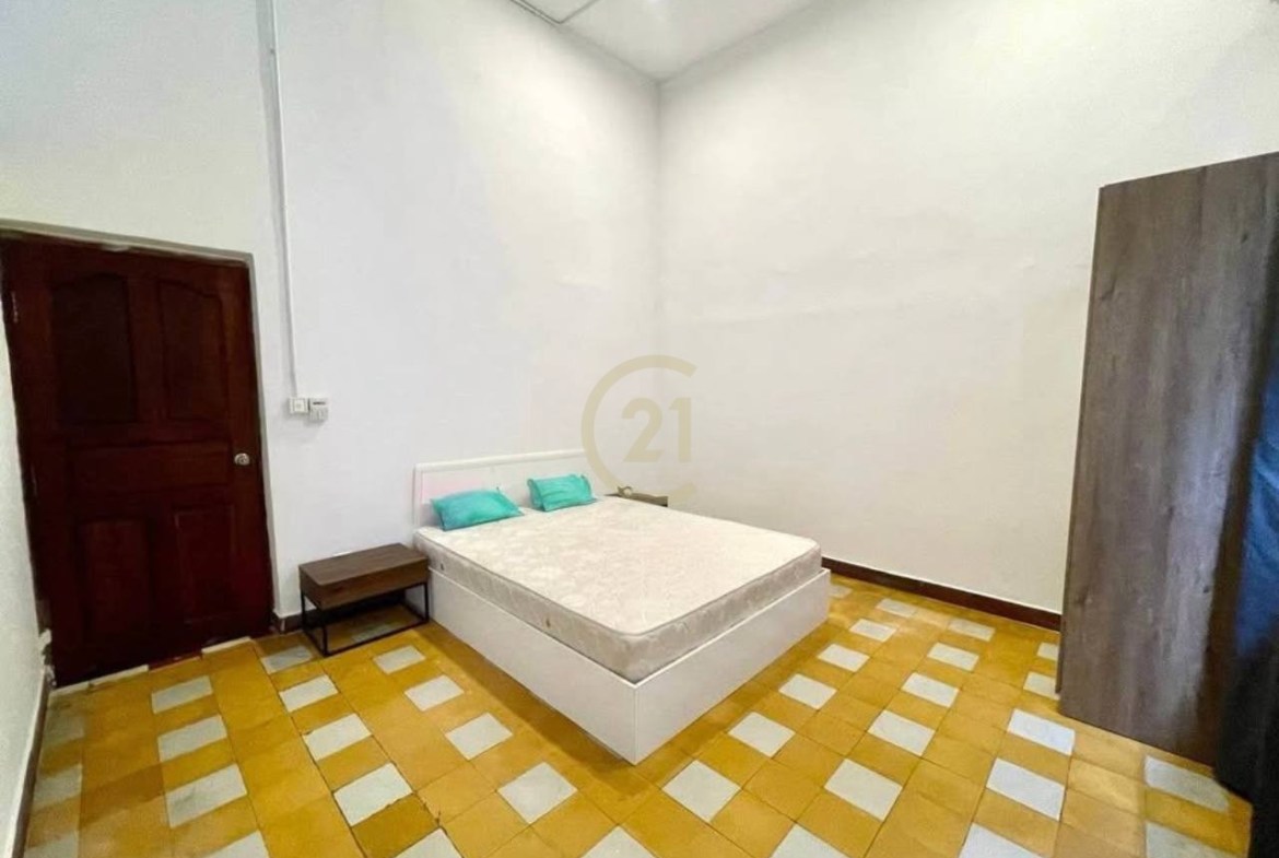 RENOVATED THREE BEDROOM FOR RENT-DAUN PENH