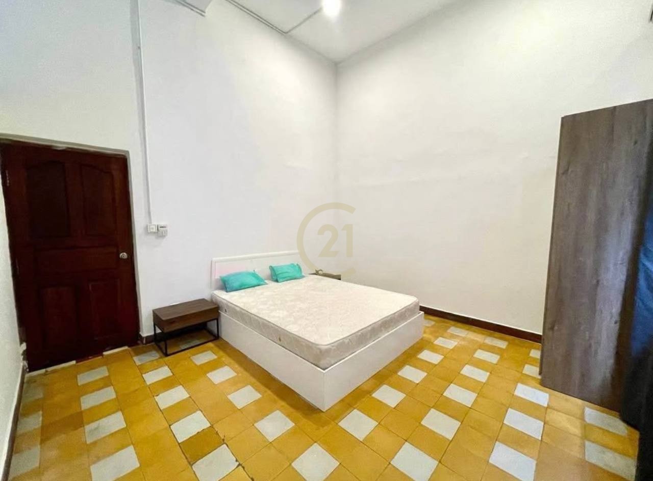 RENOVATED THREE BEDROOM FOR RENT-DAUN PENH