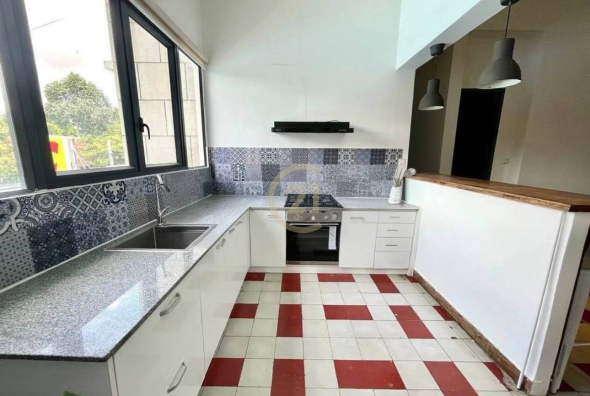 RENOVATED THREE BEDROOM FOR RENT-DAUN PENH
