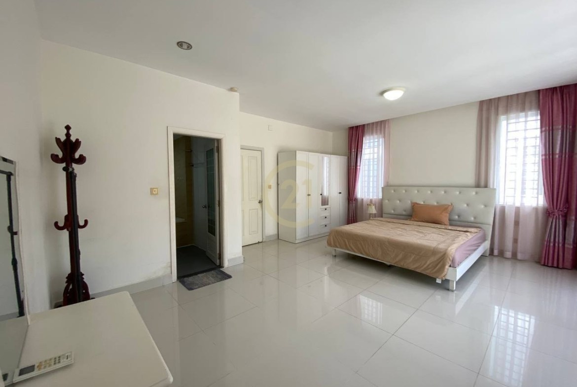Villa Twin For Rent At Peng Houth