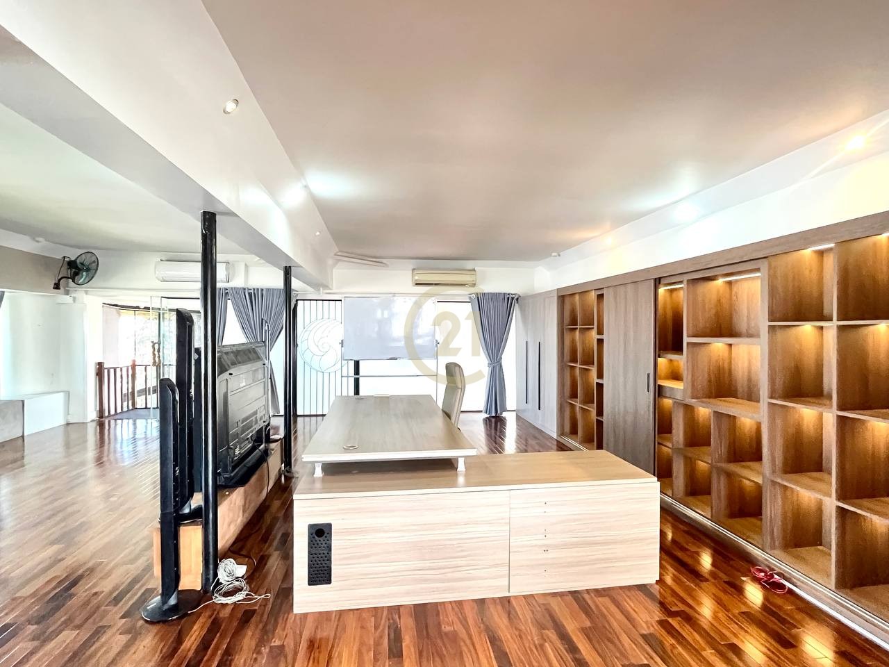 WESTERN PENTHOUSE FOR RENT-RIVER VIEW