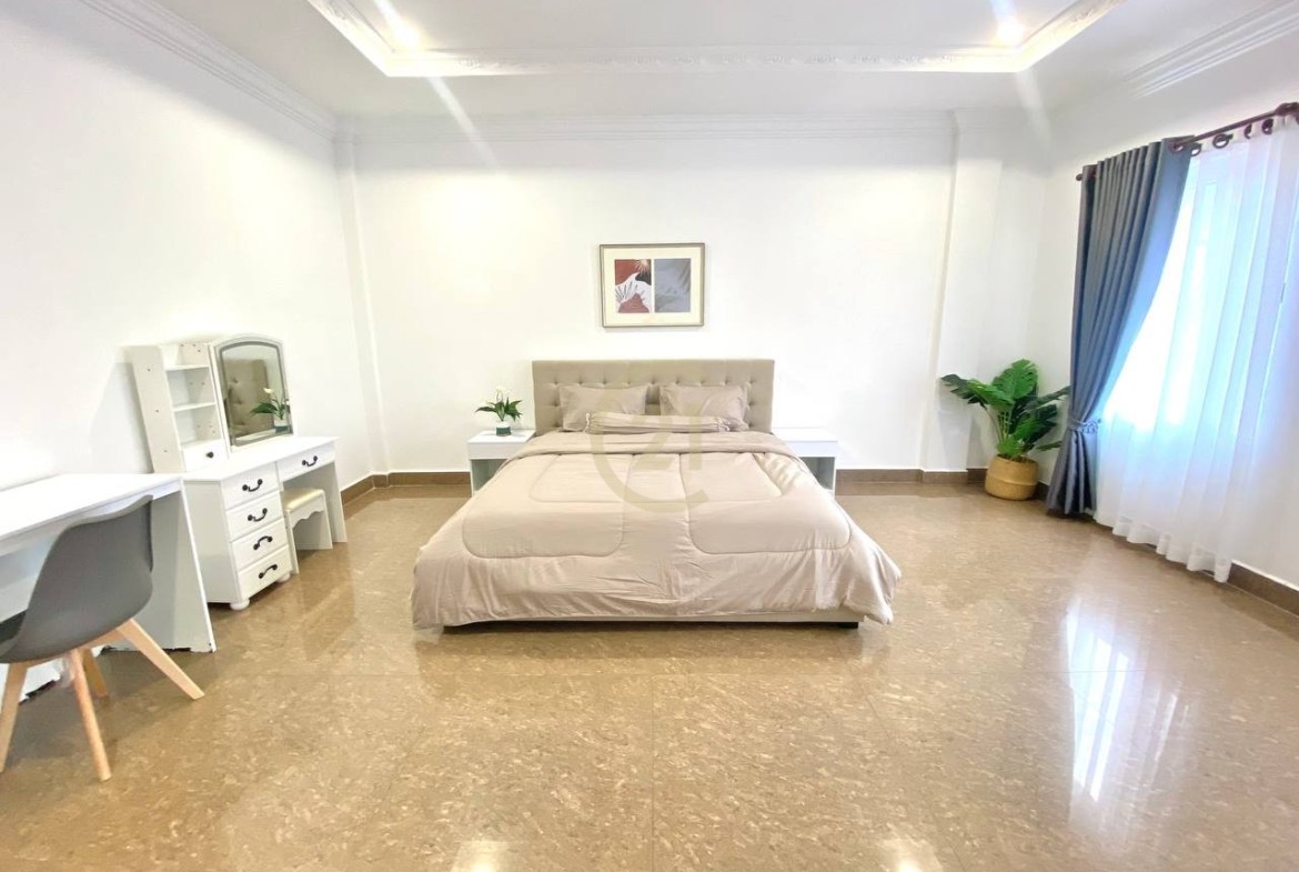 SPECIOUS FOUR BEDROOM FOR RENT-BKK1