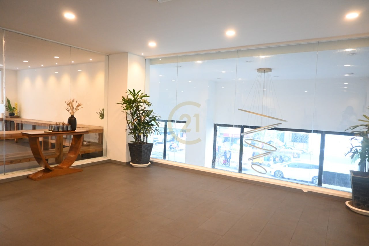 BEST SHOPHOUSE FOR RENT-MAIN ROAD OF BKK3