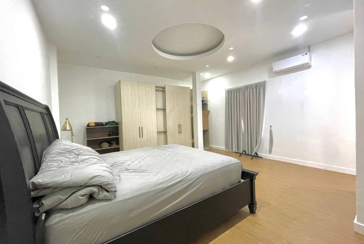 HOUSE ON SECOND FLOOR FOR RENT-OLYMPIC