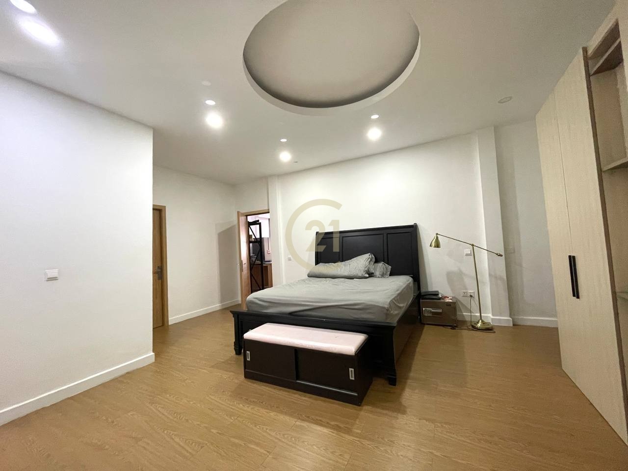 HOUSE ON SECOND FLOOR FOR RENT-OLYMPIC