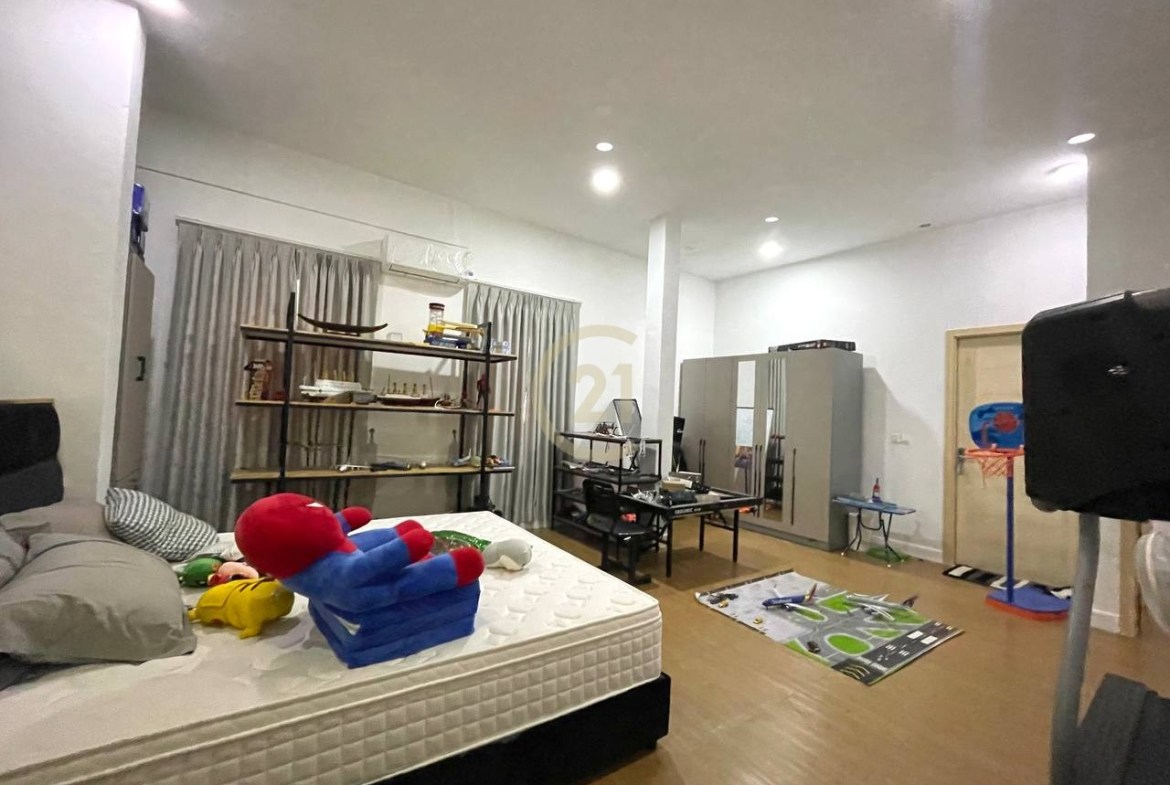 HOUSE ON SECOND FLOOR FOR RENT-OLYMPIC