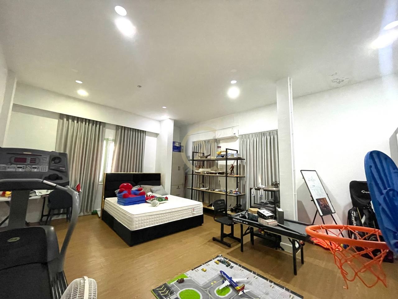 HOUSE ON SECOND FLOOR FOR RENT-OLYMPIC