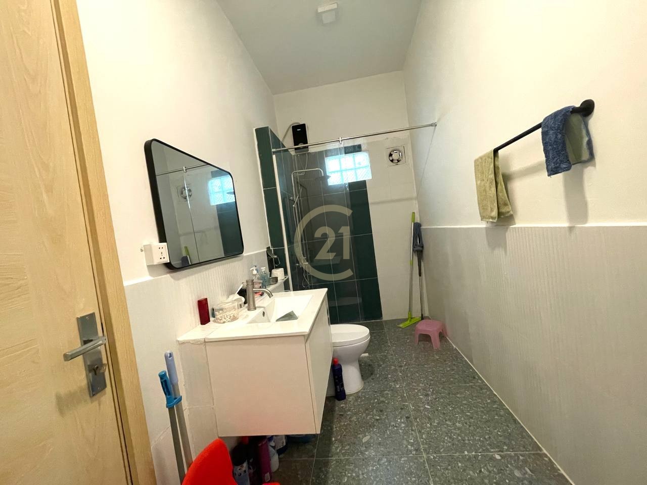 HOUSE ON SECOND FLOOR FOR RENT-OLYMPIC