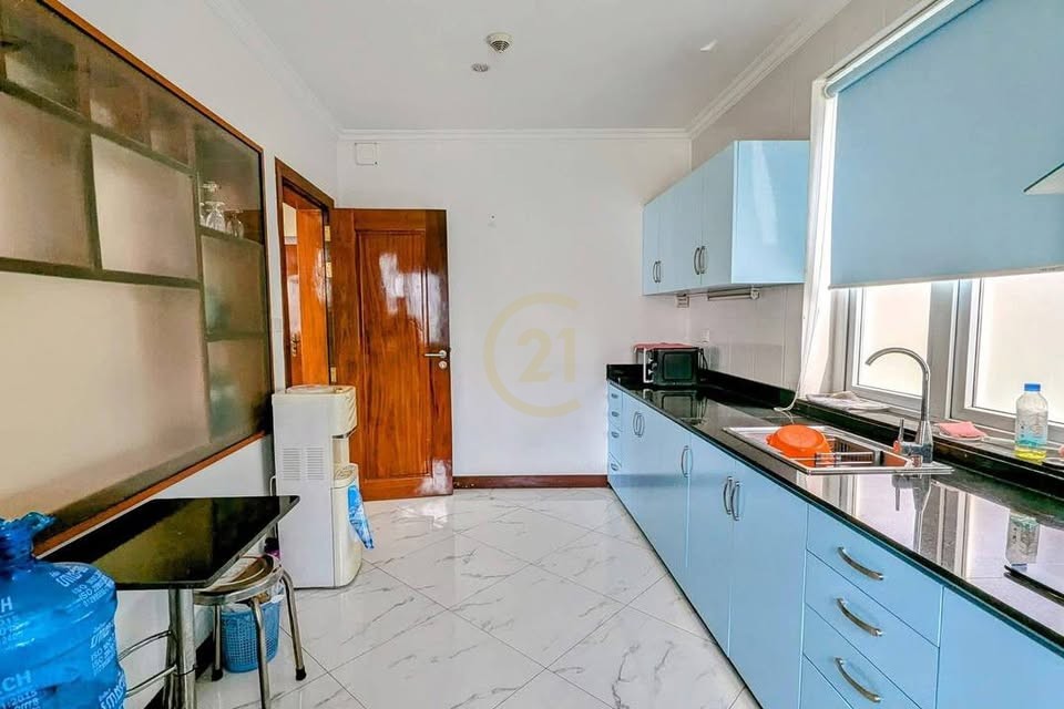 WESTERN THREE BEDROOM FOR RENT-OLYMPIC