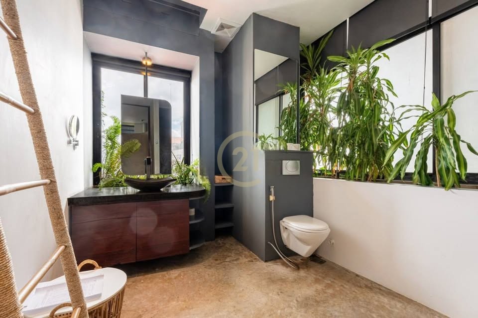 WESTERN TWO BEDROOM FOR RENT-TONLE BASSAC