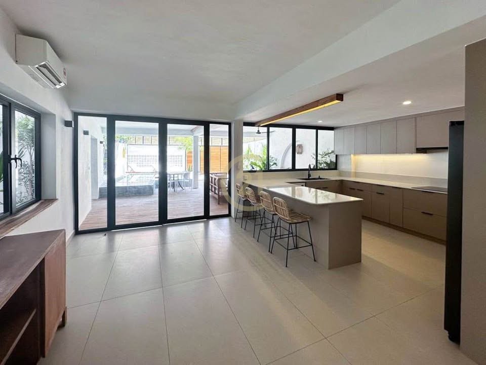 PRIVATE VILLA FOR RENT-DAUN PENH