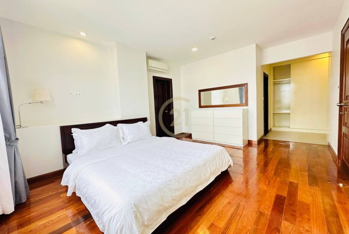 Lovely 3 Bedroom For Rent At Tonle Basac | Family Life Style
