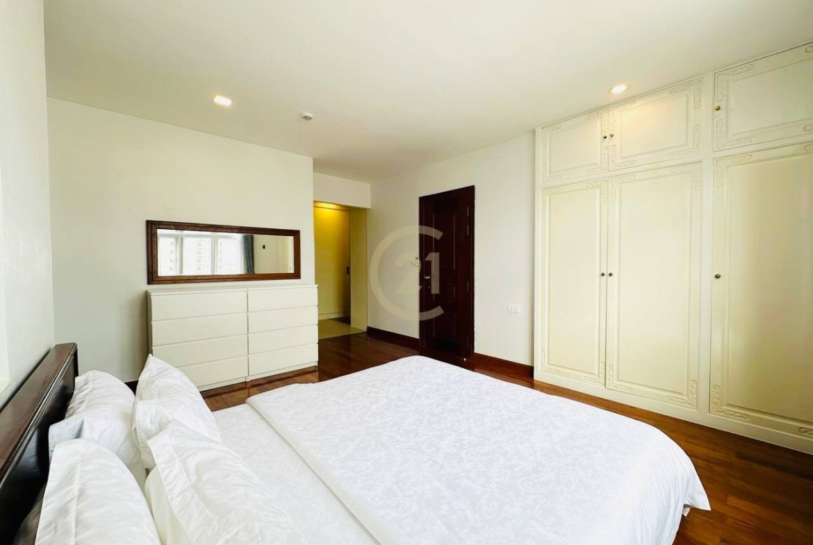 Lovely 3 Bedroom For Rent At Tonle Basac | Family Life Style