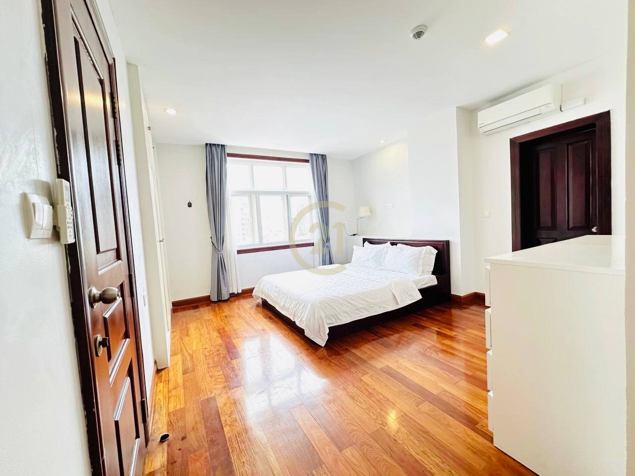 Lovely 3 Bedroom For Rent At Tonle Basac | Family Life Style