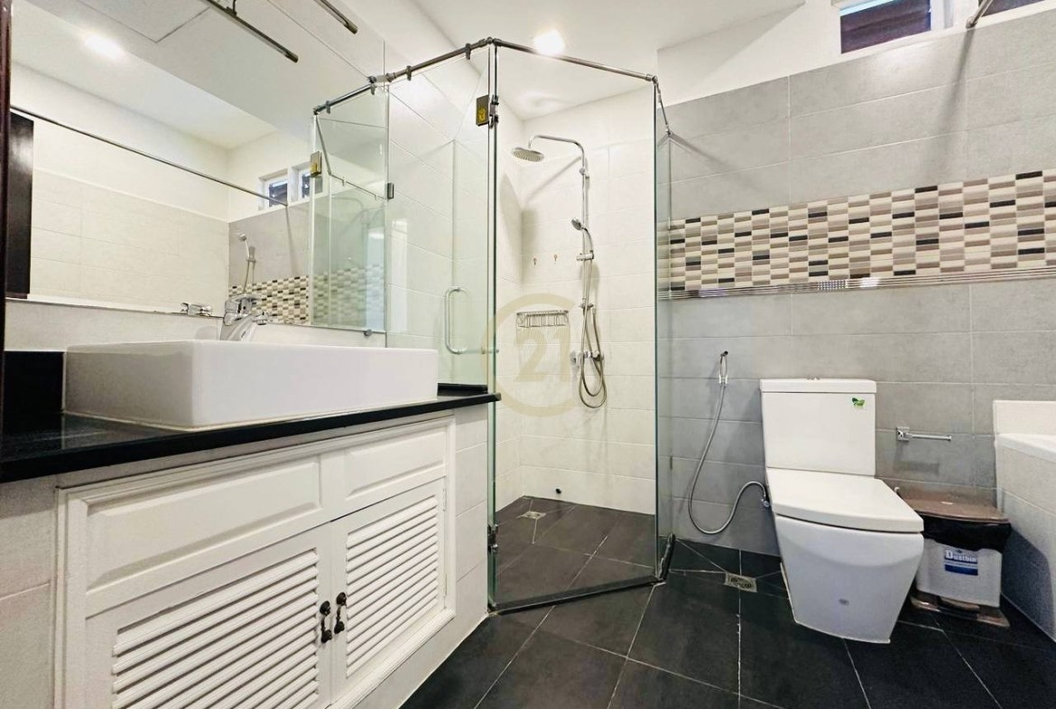 Lovely 3 Bedroom For Rent At Tonle Basac | Family Life Style