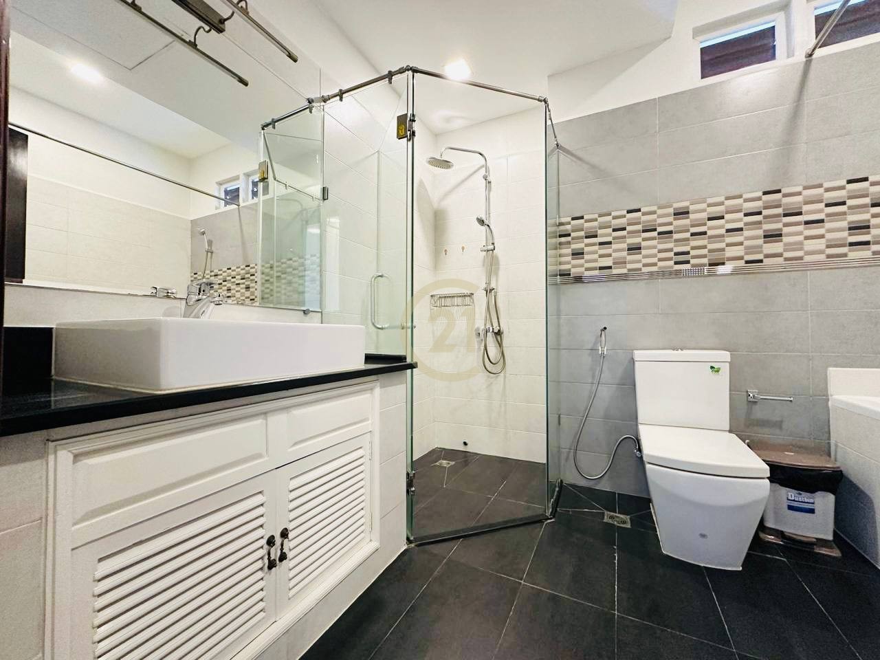 Lovely 3 Bedroom For Rent At Tonle Basac | Family Life Style