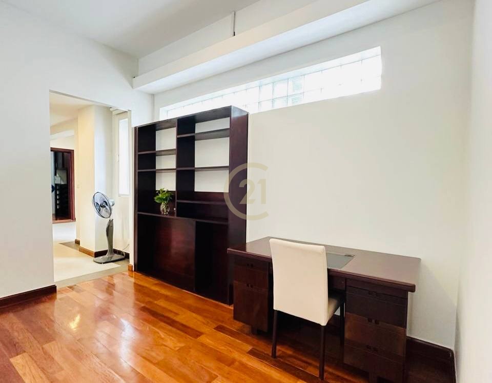 Lovely 3 Bedroom For Rent At Tonle Basac | Family Life Style