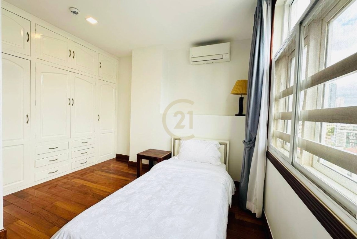Lovely 3 Bedroom For Rent At Tonle Basac | Family Life Style