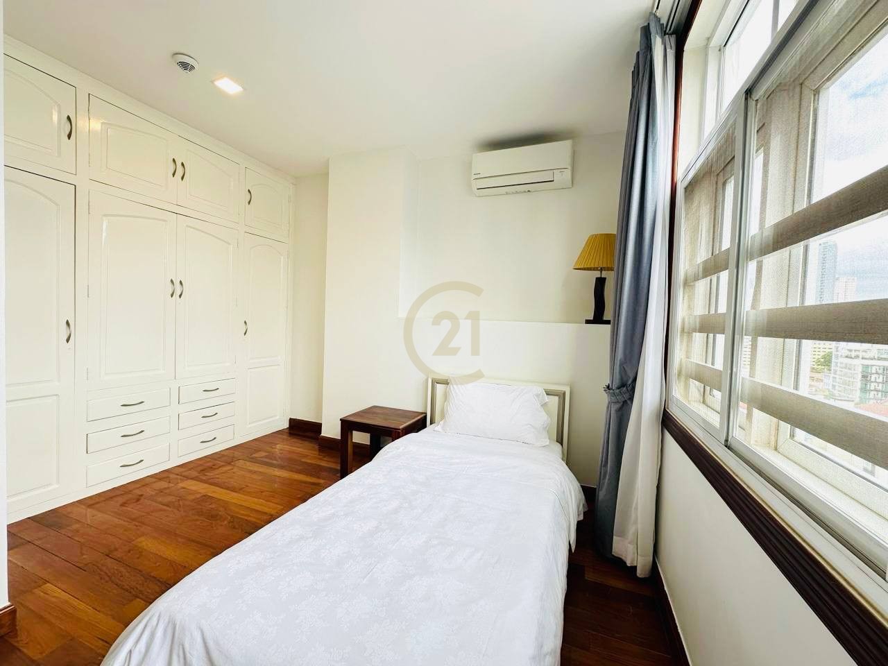 Lovely 3 Bedroom For Rent At Tonle Basac | Family Life Style