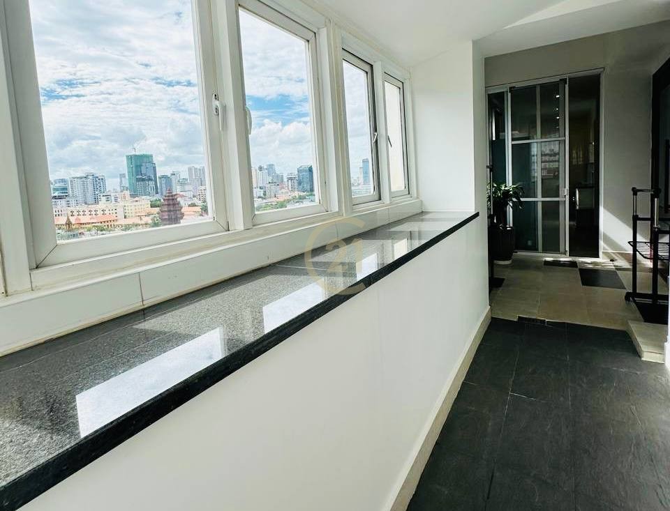 Lovely 3 Bedroom For Rent At Tonle Basac | Family Life Style