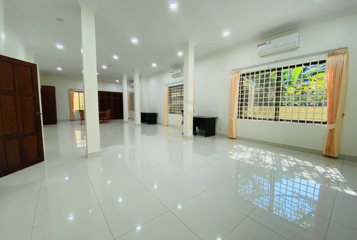 Brand New Villa For Rent At Toul Kork