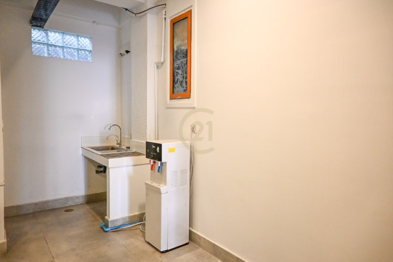Shophouse For Rent In BKK1