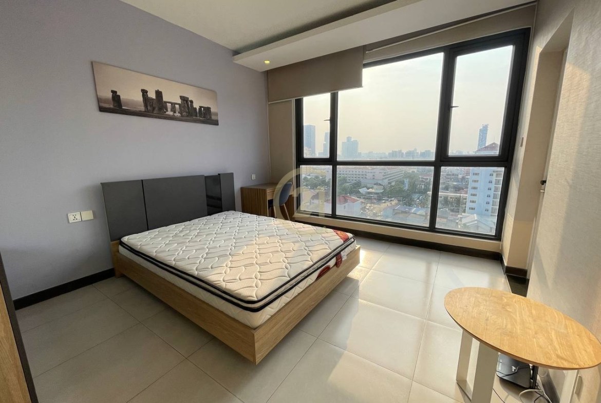 Spacious 1-Bedroom Apartment for Rent in Daun Penh, Wat Phnom