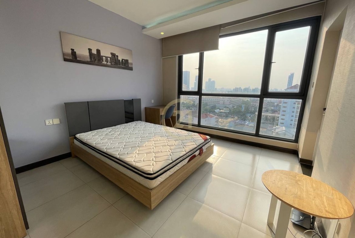Spacious 1-Bedroom Apartment for Rent in Daun Penh, Wat Phnom