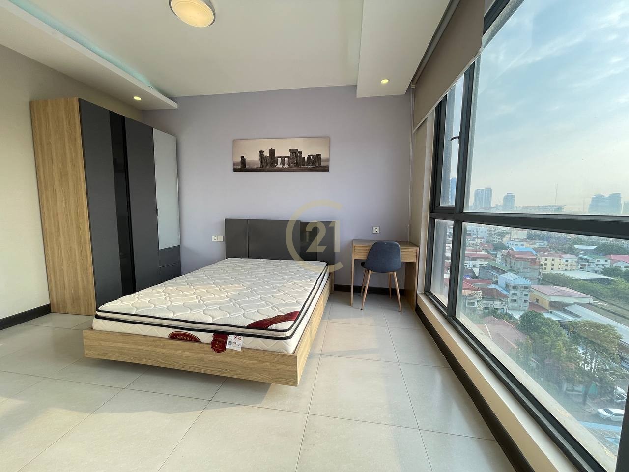 Spacious 1-Bedroom Apartment for Rent in Daun Penh, Wat Phnom