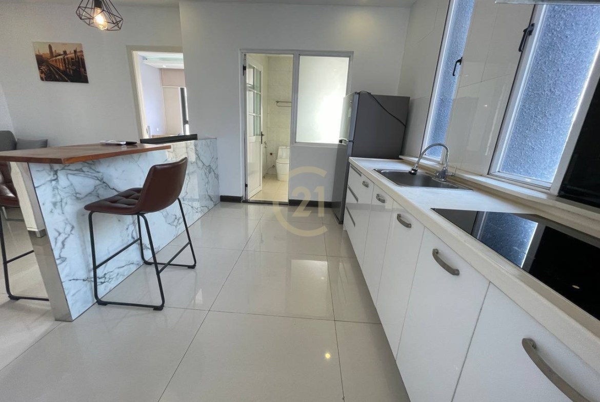 Spacious 1-Bedroom Apartment for Rent in Daun Penh, Wat Phnom