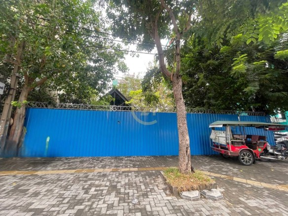 Spacious Commercial Shophouse for Lease on Preah Sihanouk Boulevard