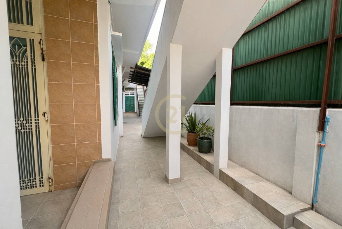 House For Rent At Tonle Basac ( Basac Lane )